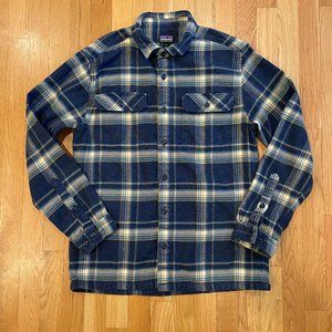 Like brand new Patagonia Men's 100% Organic Cotton with pockets M